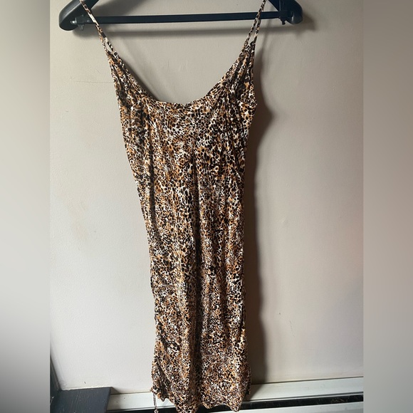 NWT. Aritzia Wilfred ONLY ruched slip dress, giselle/bison - Picture 7 of 10